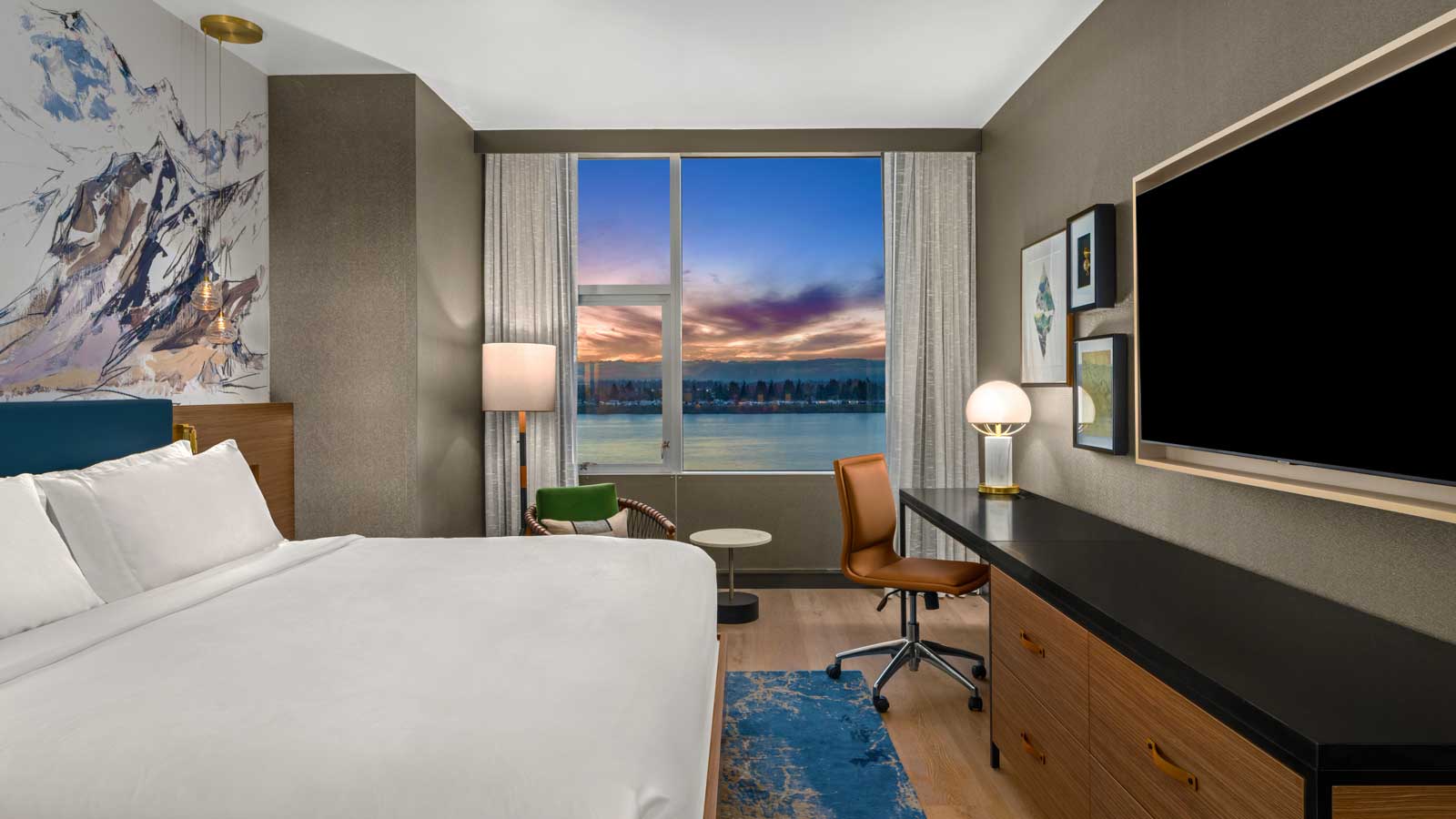 Indigo Vancouver Portland Area Waterview Guestroom